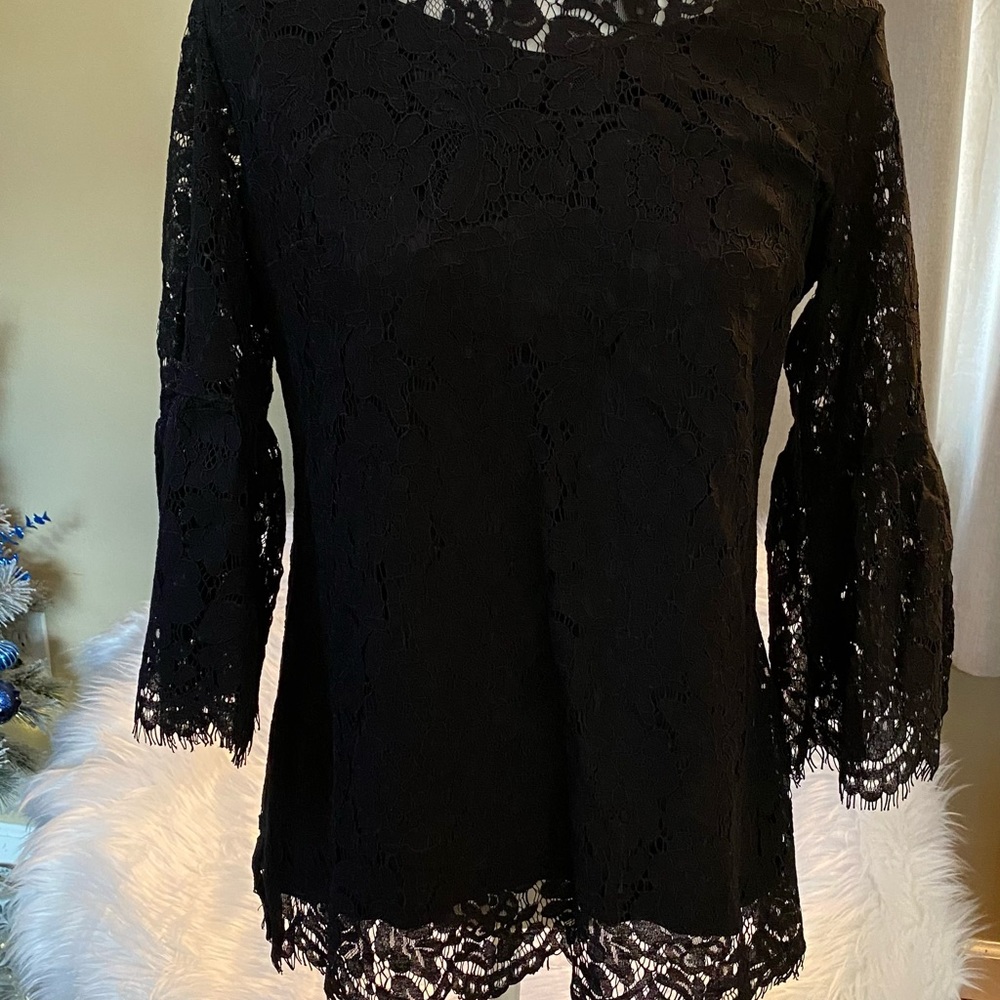 Black lace Isaac Mizrahi long bell sleeve woman’s top. Size S